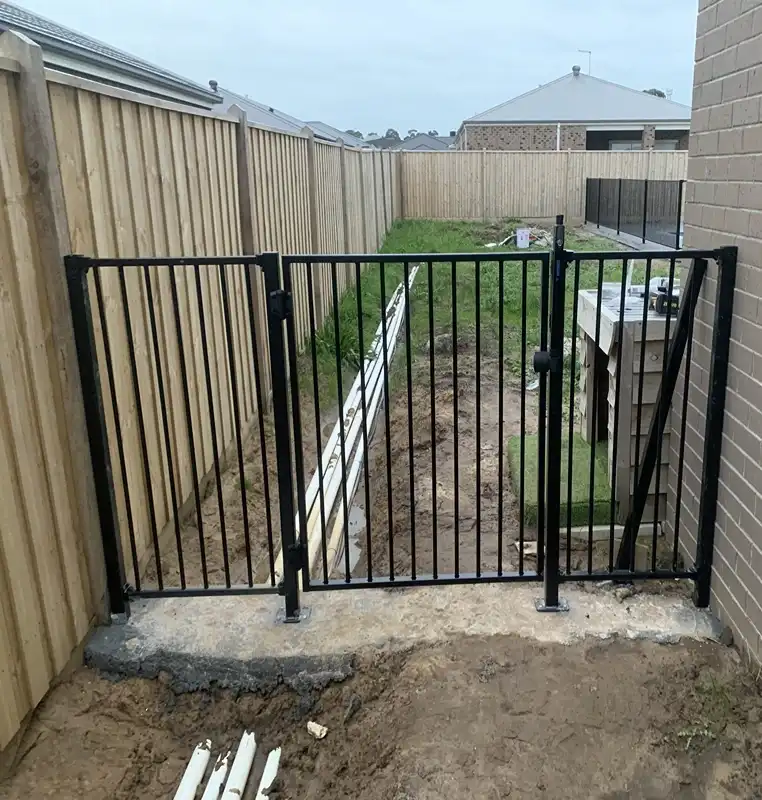 paling fence unpainted