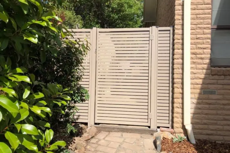Horizontal Slat fence